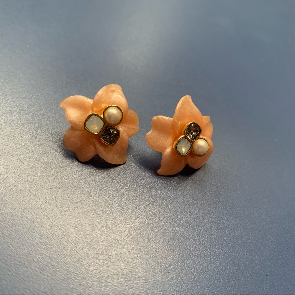 Light pink dainty earrings….